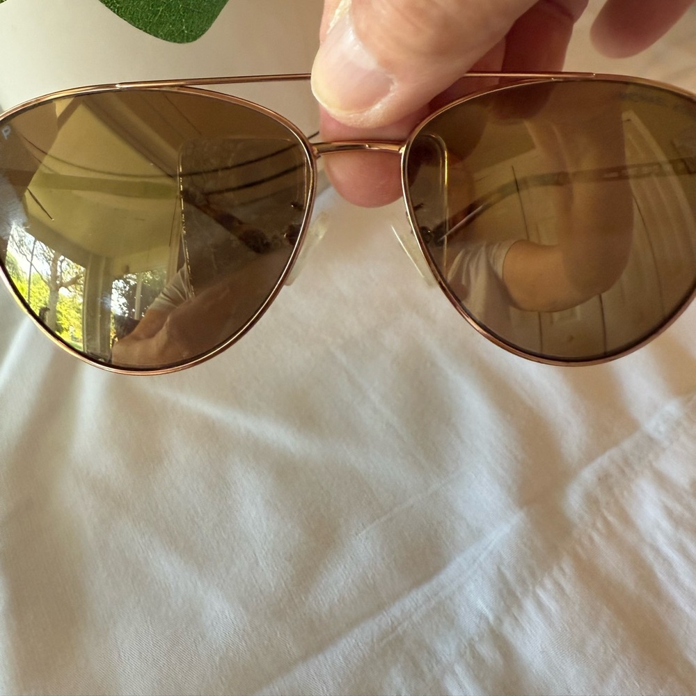 MK Gold Aviator Sunglasses with Vintage-Inspired Design